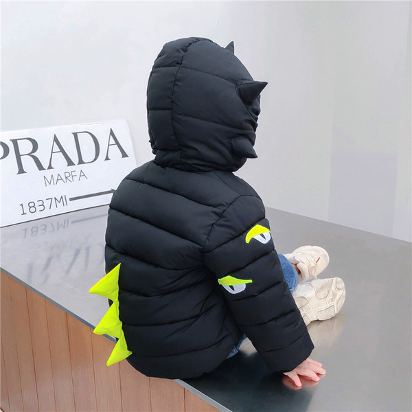 3D elemendi ja elastse kapuutsiga laste jope poistele