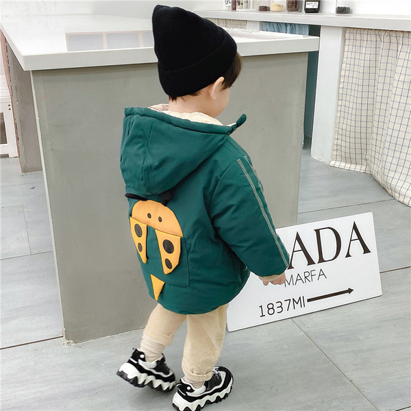 Tikandi ja 3D elemendiga laste jope poistele