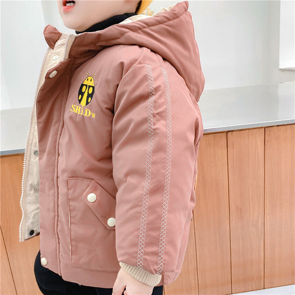 Tikandi ja 3D elemendiga laste jope poistele