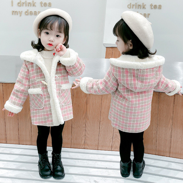 Kapuutsi ja taskutega laste ruuduline mantel tüdrukutele