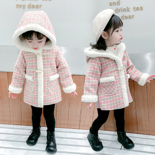 Kapuutsi ja taskutega laste ruuduline mantel tüdrukutele