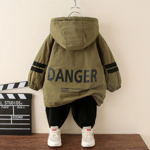 Dječja jakna za dječake s kapuljačom i džepovima