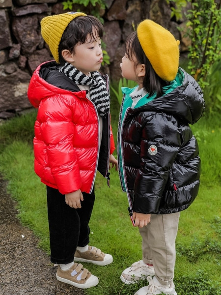 Embleemi ja kapuutsiga laste jope poistele ja tüdrukutele