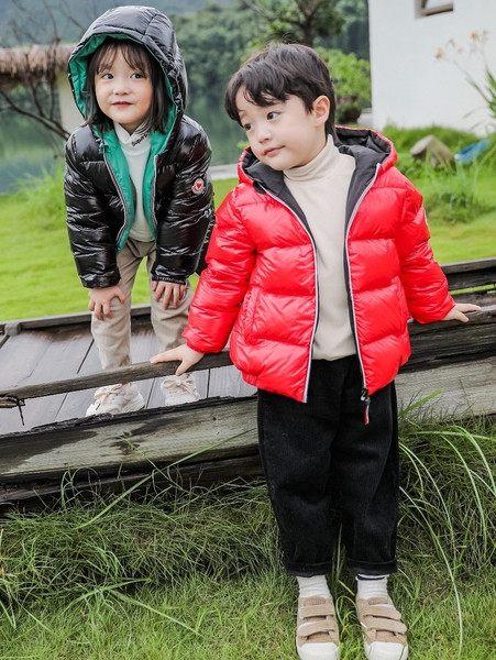 Embleemi ja kapuutsiga laste jope poistele ja tüdrukutele