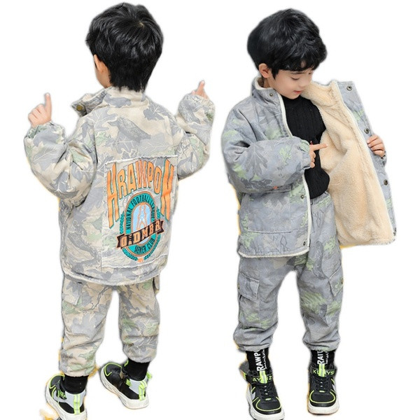 Μοντέρνο παιδικό μπουφάν για αγόρια με μαλακή φόδρα και πολύχρωμο απλικέ
