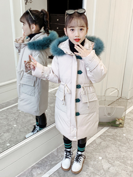 Kapuutsil värviliste ududega laste talvejope - pikk mudel