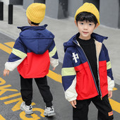 Sportlik-igapäevane kapuutsiga laste jope poistele