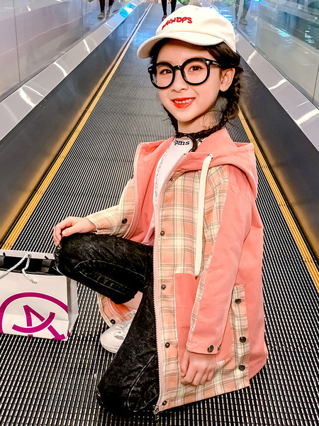 Παιδικό παλτό καρό σε ροζ χρώμα και κουμπιά