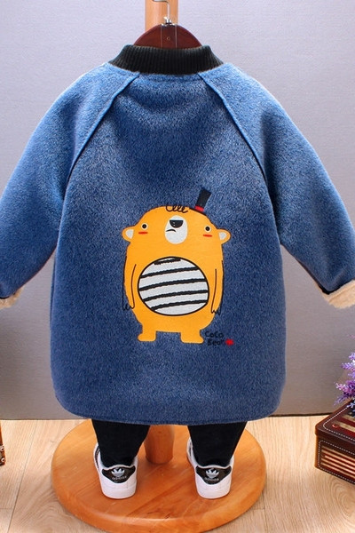 Poistele sobiv värvilise aplikatsiooniga seljaosa lastemantel