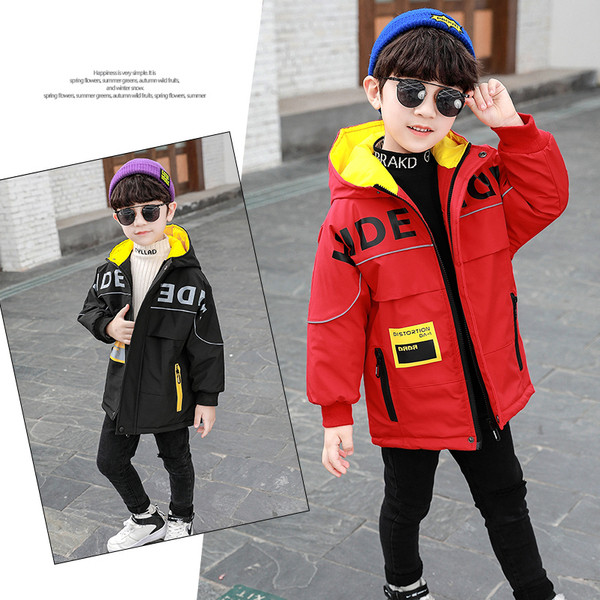 Kapuutsiga ja värvilise anilisatsiooniga igapäevane laste jope poistele