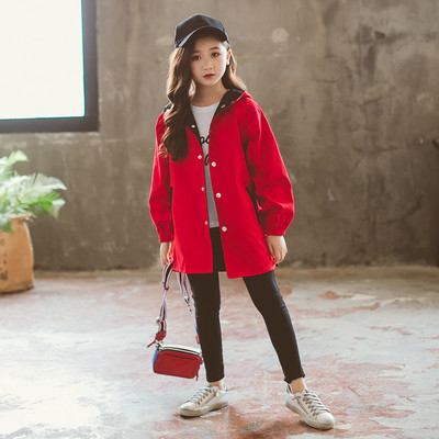 Sügisene laste jope tüdrukutele, millel on aplikatsioon seljal ja nööbid