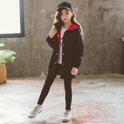 Sügisene laste jope tüdrukutele, millel on aplikatsioon seljal ja nööbid