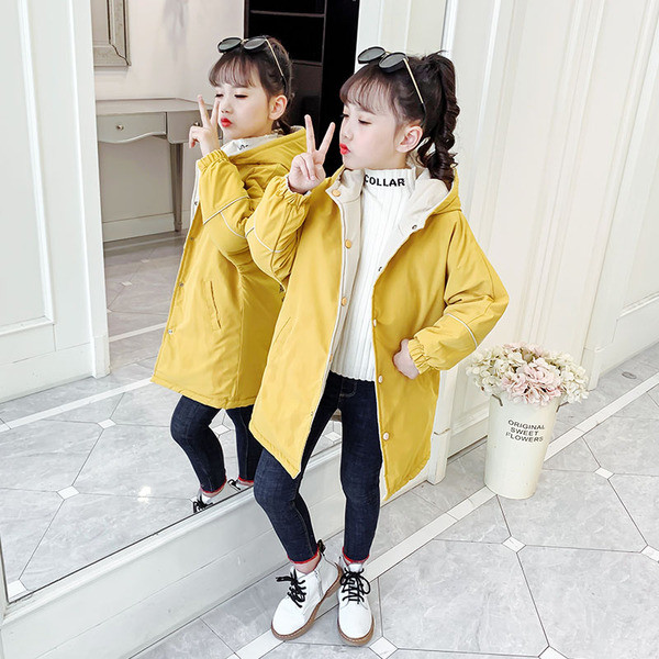 Laste sügis-talvine jope tikandiga seljal