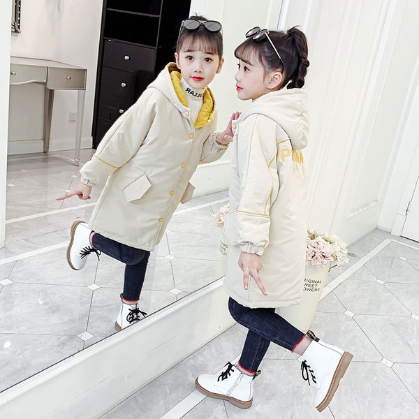 Laste sügis-talvine jope tikandiga seljal