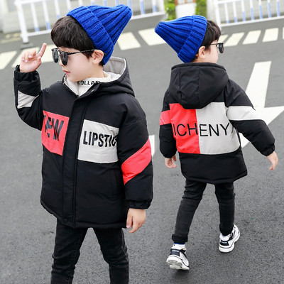 Igapäevane kapuutsiga ja kirjadega laste jope poistele