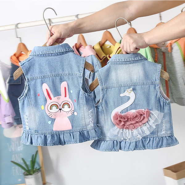 Γιλέκο μοντέρνο παιδικό τζιν με απλικέ και τρισδιάστατο στοιχείο