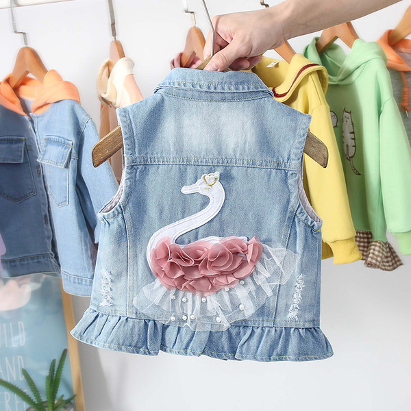 Γιλέκο μοντέρνο παιδικό τζιν με απλικέ και τρισδιάστατο στοιχείο