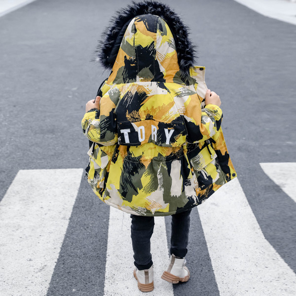 Novi model dječje jakne u boji za dječake s kapuljačom i perom