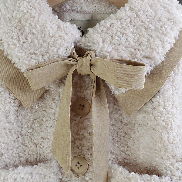 Novi model dječjeg kaputa s ovratnikom i trakom