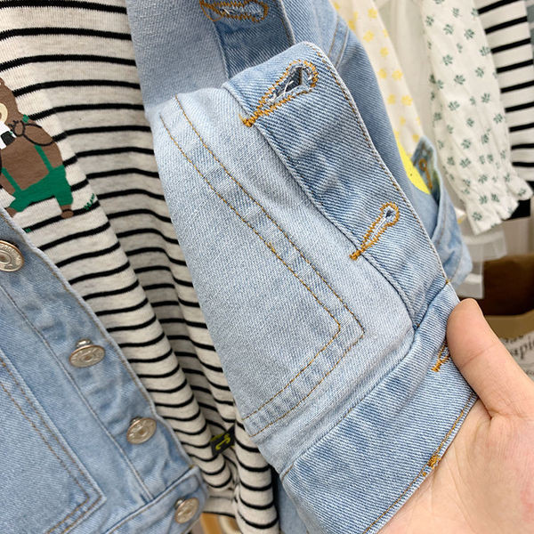 Παιδικό τζιν μπουφάν με επιγραφές και απλικέ - μοντέλο unisex