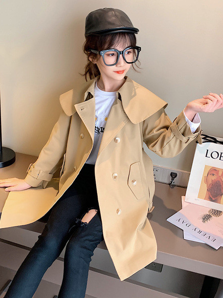 Pruuni värvi nööpide ja vööga lastemantel tüdrukutele