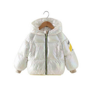 Laste talvejope tüüpi soojem läikiva efektiga ja lukuga