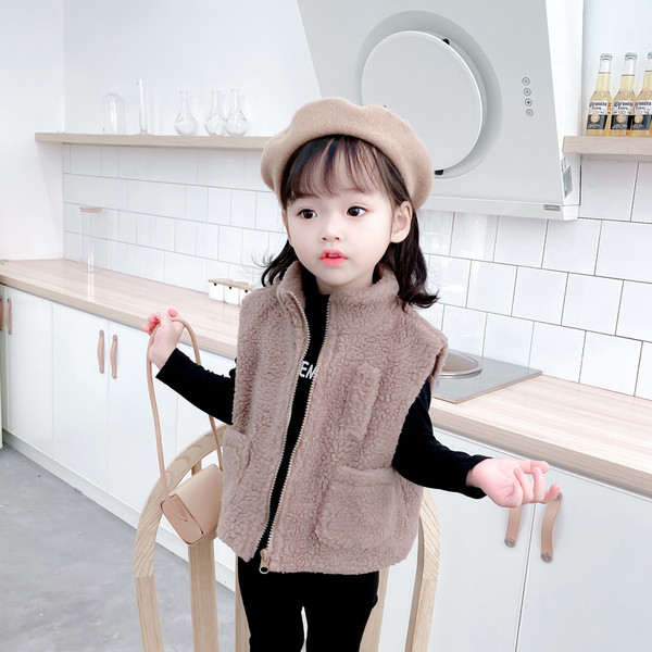 Παιδικό γιλέκο με τσέπες και φερμουάρ για κορίτσια