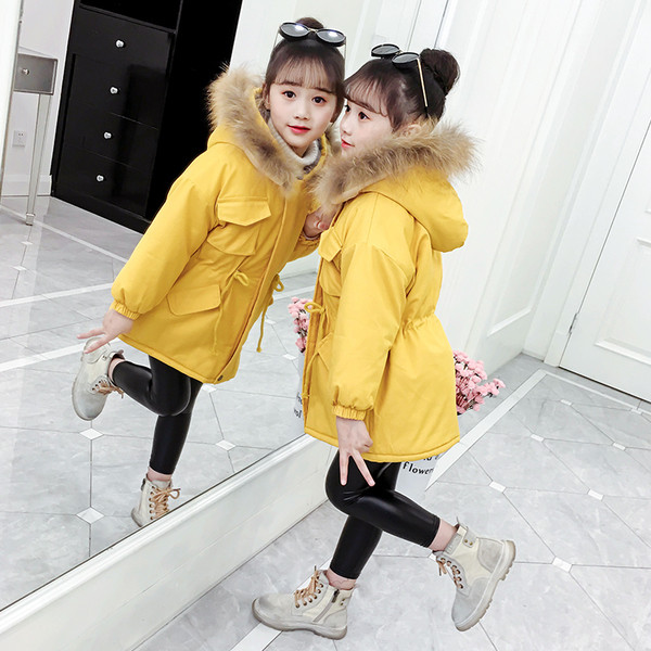 Παιδικό μπουφάν για κορίτσια με γούνα στην κουκούλα και κορδόνια στη μέση