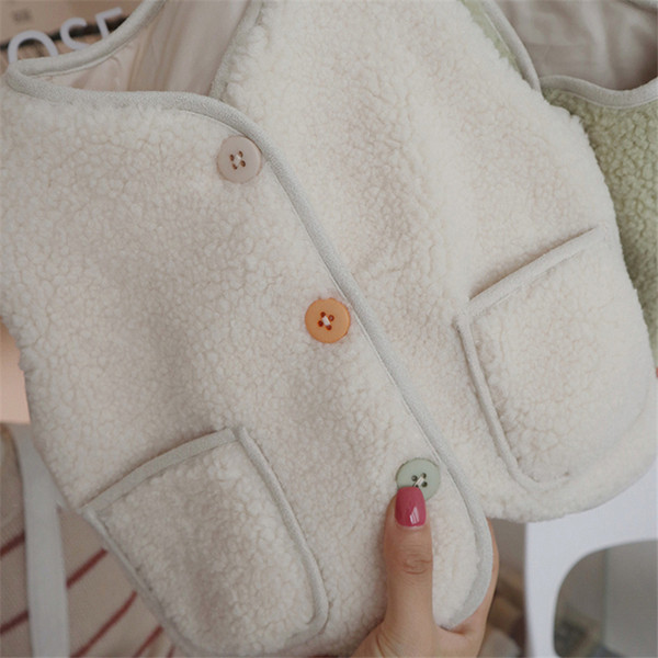 Lühike värviliste nööpide ja taskutega lastevest tüdrukutele