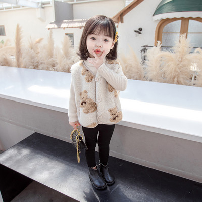 Nööpide ja spitsikaelusega igapäevane lastevest