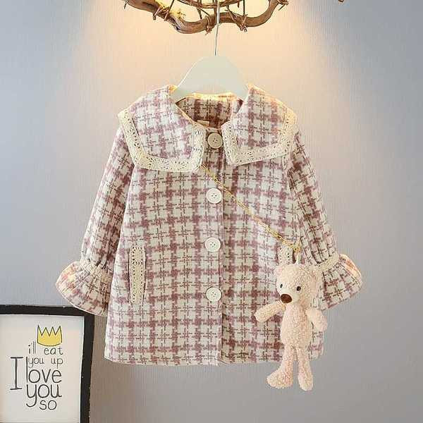 Nööpide ja laia kraega ruuduline mantel tüdrukutele