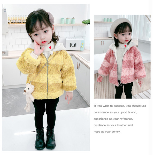 Lukuga ja kapuutsiga kohev lastejope tüdrukutele