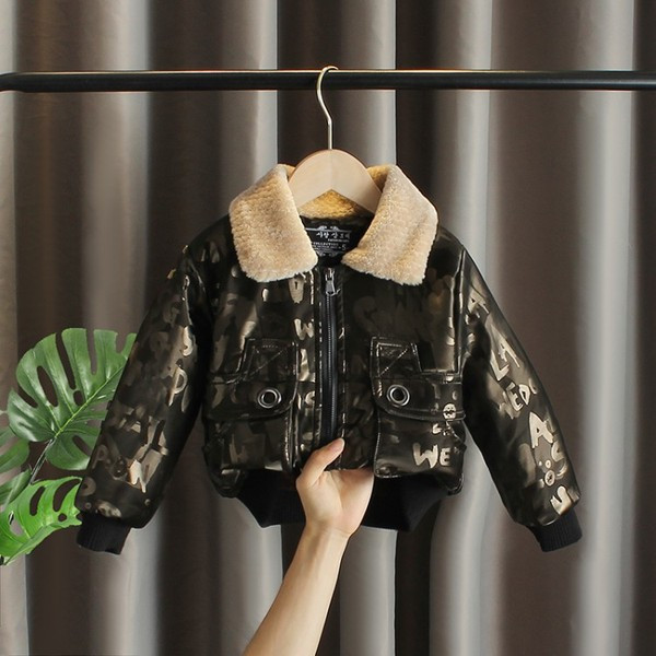 Παιδικό μπουφάν για αγόρια με κάτω γιακά και επιγραφές