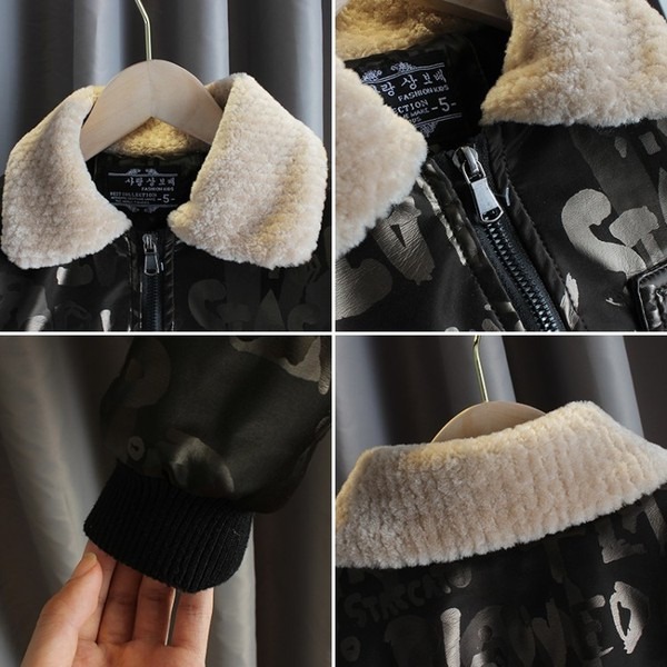 Παιδικό μπουφάν για αγόρια με κάτω γιακά και επιγραφές