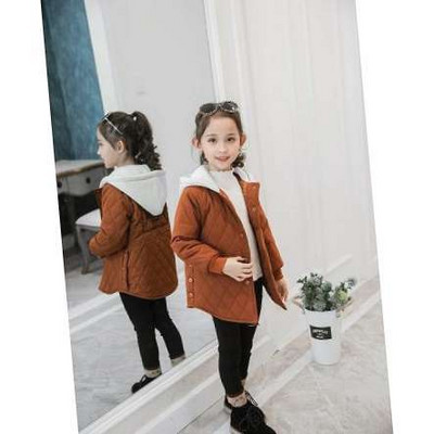 Nööpide ja kapuutsiga sügis-talve jope tüdrukule