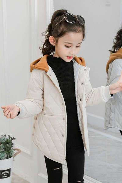 Nööpide ja kapuutsiga sügis-talve jope tüdrukule