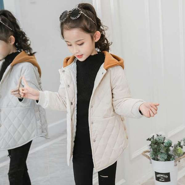 Nööpide ja kapuutsiga sügis-talve jope tüdrukule