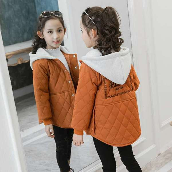 Nööpide ja kapuutsiga sügis-talve jope tüdrukule