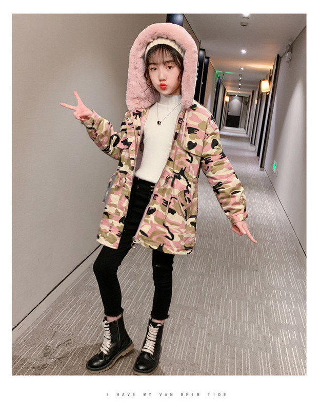 Talvine kamuflaažimustriga lastejakk tüdrukutele ja kapuuts udusulgedega