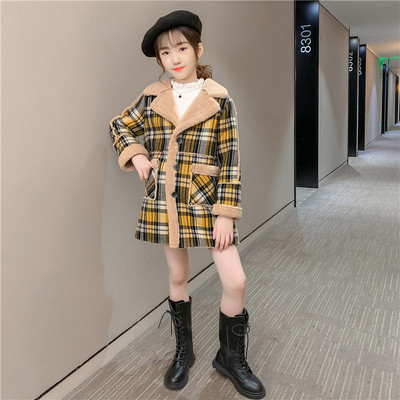 Ruuduline lastemantel 3D karuelemendiga seljal