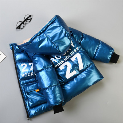 Praegune kapuutsiga ja taskutega laste jope poistele