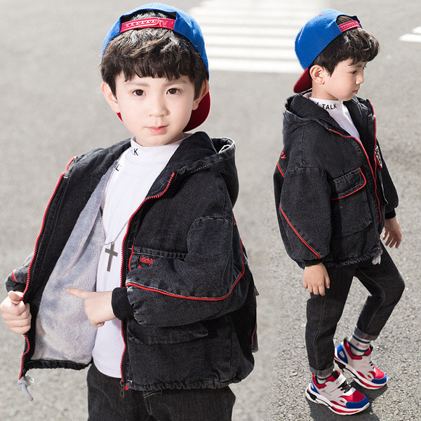 Pehme voodri ja kapuutsiga laste teksajakk poistele