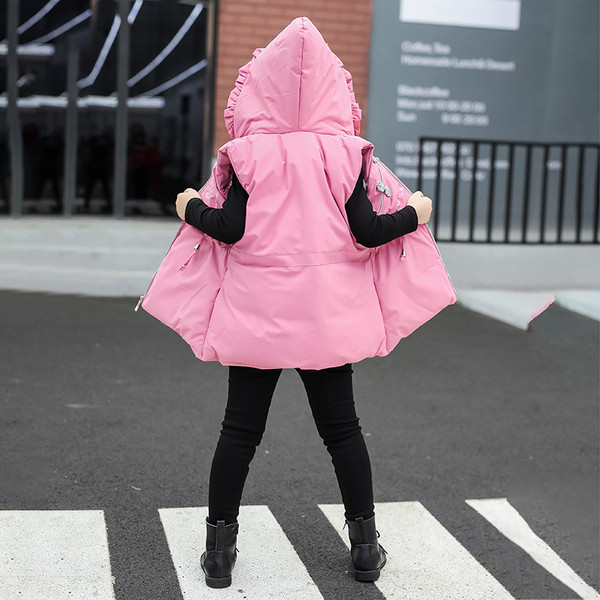 Moodne lastevest tüdrukutele, millel on kapuuts ja lips vööl