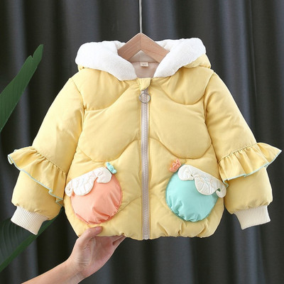 Moodne lastejope, mille varrukatel on lokid ja pael