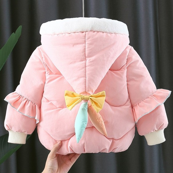 Moodne lastejope, mille varrukatel on lokid ja pael