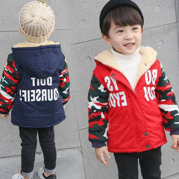 Dječja proljetno-jesenska jakna za dječake sa šarenim uzorkom i natpisima