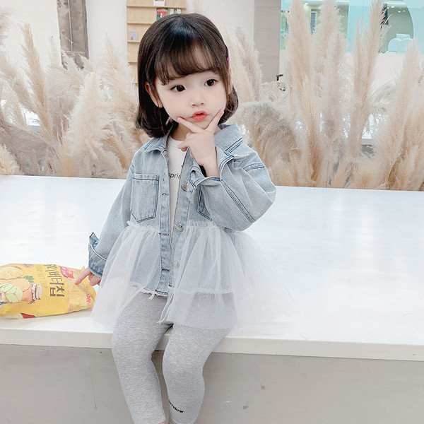 Moodne tülli ja taskutega laste teksajakk