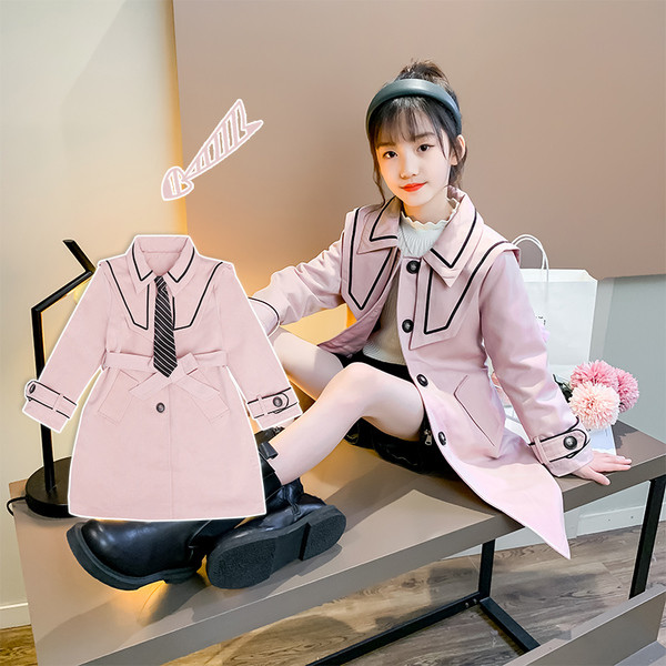 Pikk naiste jope nööpide ja paelaga seljal