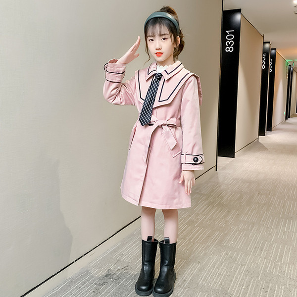 Pikk naiste jope nööpide ja paelaga seljal