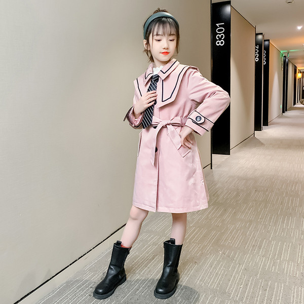 Pikk naiste jope nööpide ja paelaga seljal